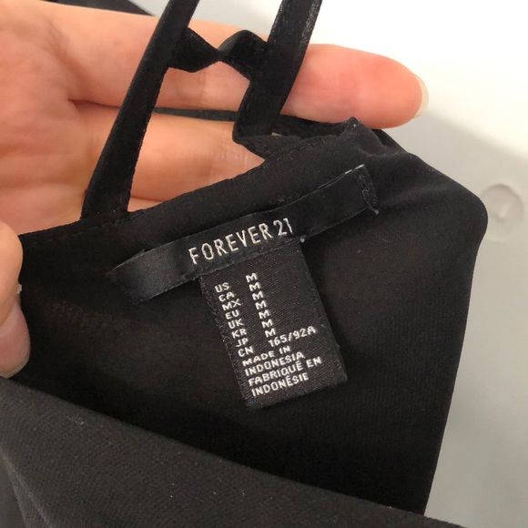 Black top with ladder detail - Picture 4 of 4